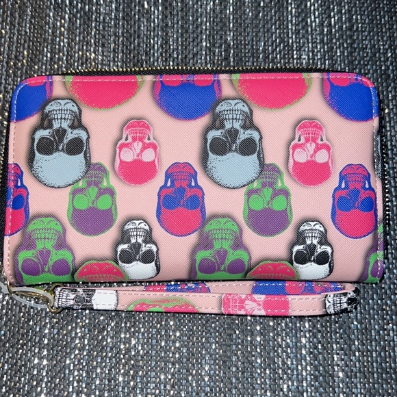 BNWT Betsey Johnson Skull printed wallet wristlet - Picture 3 of 4